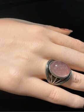 Adjust. Rose Quartz ring